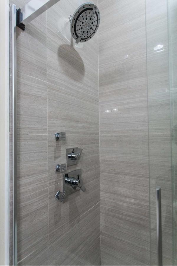 The Double Play - 1 Min Walk To Wrigley! Spacious 2Br - Perfect For Cubs Fans! Chicago Ngoại thất bức ảnh