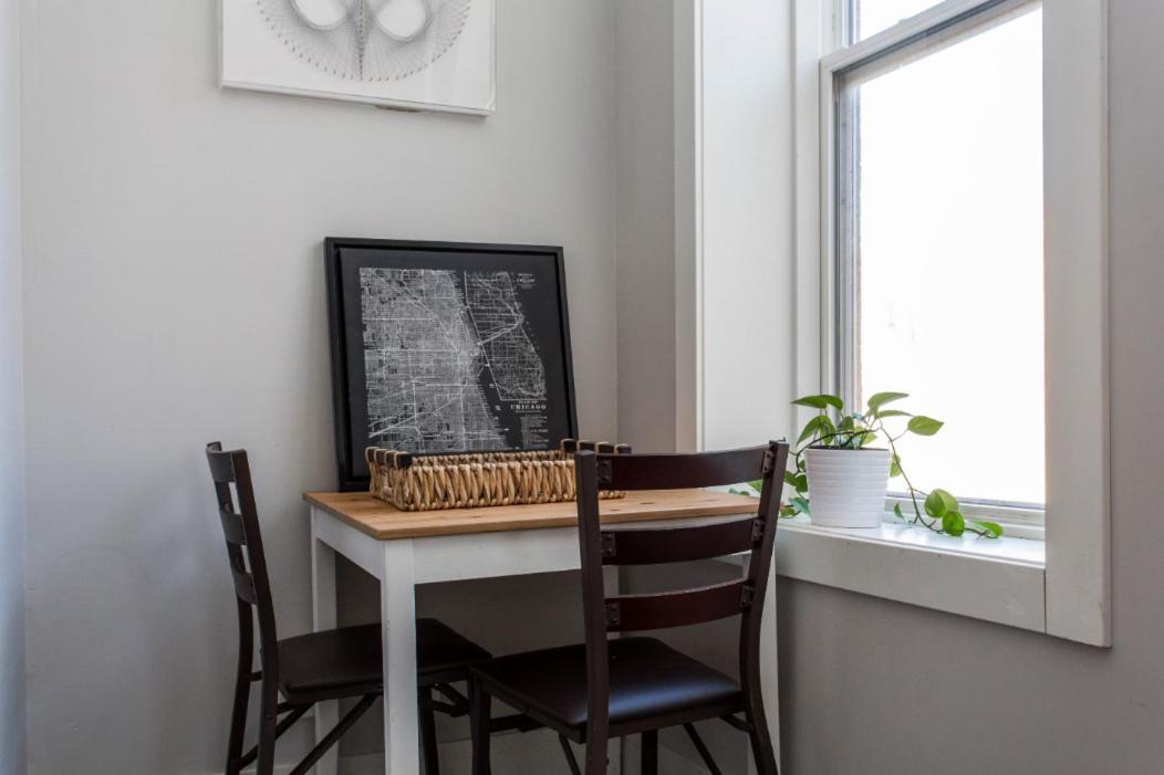 The Double Play - 1 Min Walk To Wrigley! Spacious 2Br - Perfect For Cubs Fans! Chicago Ngoại thất bức ảnh