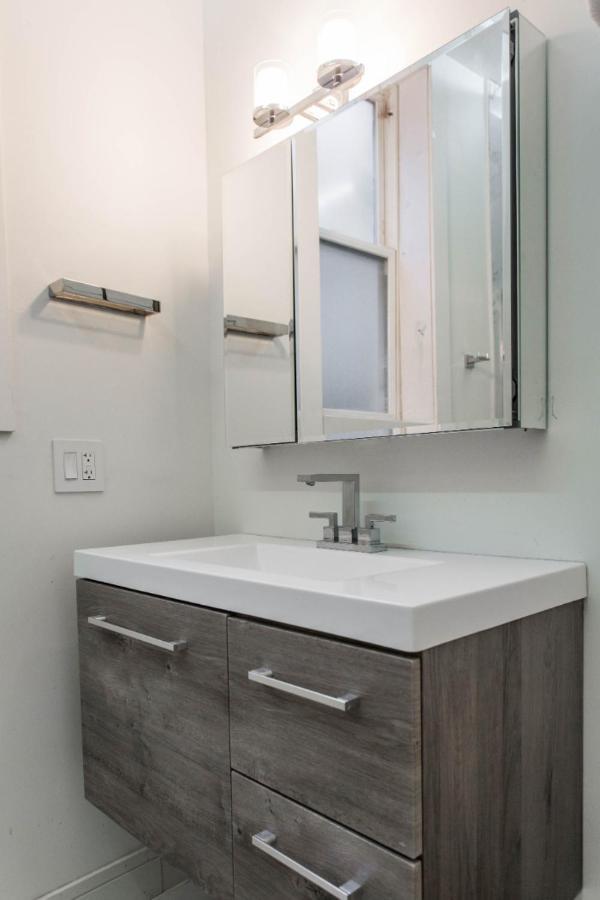The Double Play - 1 Min Walk To Wrigley! Spacious 2Br - Perfect For Cubs Fans! Chicago Ngoại thất bức ảnh